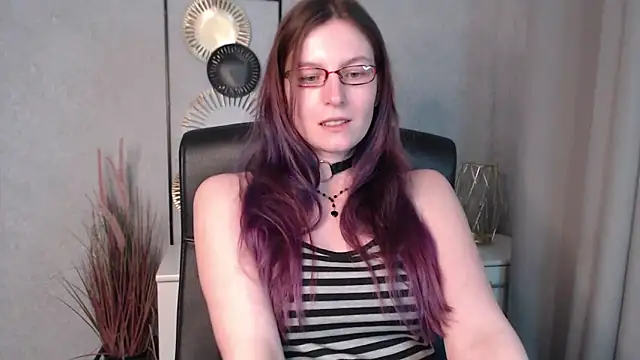 Snapshot of emmaxDelight chatting on December 6, 2024, 7:45 pm emmaxDelight online show from December 6, 2024, 7:45 pm