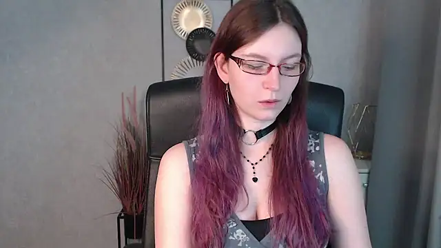 Snapshot of emmaxDelight chatting on December 18, 2024, 6:32 am emmaxDelight online show from December 18, 2024, 6:32 am