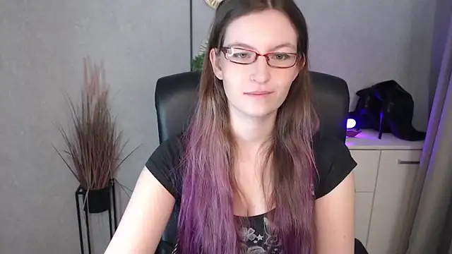 emmaxDelight online show from November 5, 2025, 6:24 am