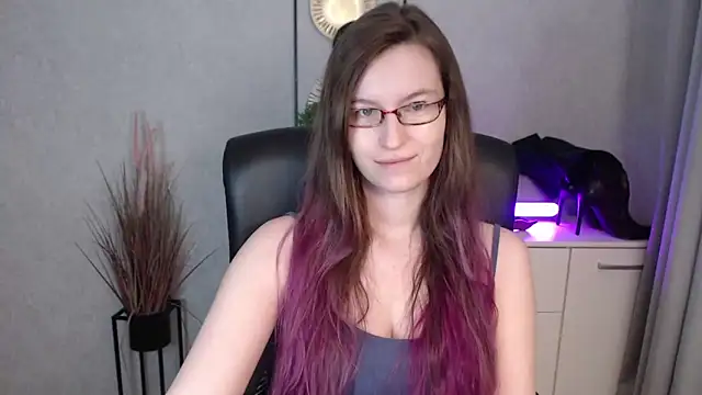 emmaxDelight online show from December 17, 2025, 6:19 am