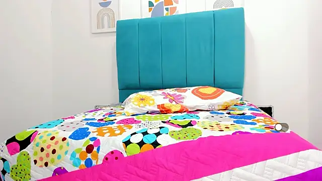 victoria love89 online show from March 2, 2025, 5:44 am