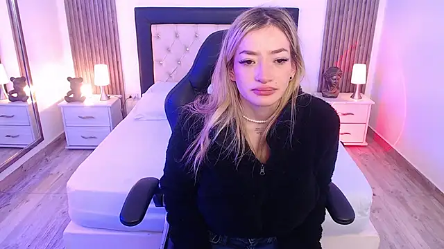 zoe jones13 online show from October 11, 2025, 3:17 am