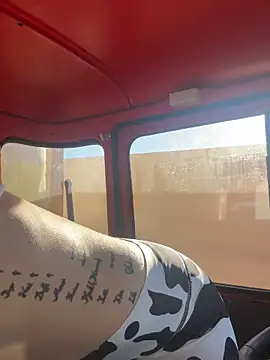 JoleneFuego online show from November 6, 2025, 9:21 am