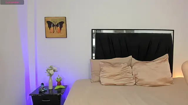 Snapshot of lilithTeen1_ chatting on October 16, 2025, 2:23 am lilithTeen1 online show from October 16, 2025, 2:23 am