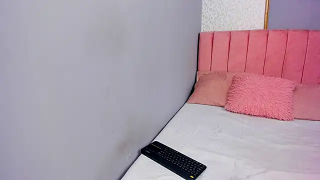 Snapshot of LARISSAEVANS chatting on December 17, 2024, 12:22 pm LARISSAEVANS online show from December 17, 2024, 12:22 pm