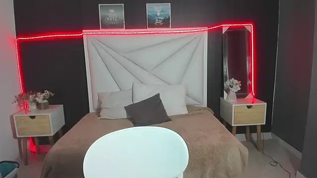 Lina Castle online show from February 6, 2025, 1:16 am