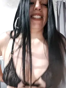 Snapshot of Paulitta- chatting on May 25, 2026, 2:12 pm Paulitta- online show from May 25, 2026, 2:12 pm