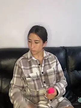  Luuna online show from March 10, 2025, 4:57 pm