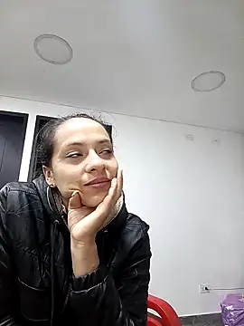 loren3124 online show from December 13, 2024, 7:25 am