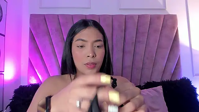 KarolRojas  online show from October 14, 2025, 3:29 am