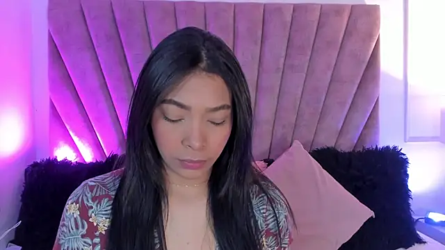 KarolRojas  online show from October 22, 2025, 3:18 am