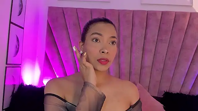 KarolRojas  online show from October 24, 2025, 3:25 am