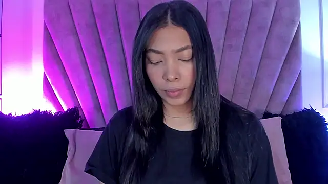 KarolRojas  online show from November 7, 2025, 11:21 am