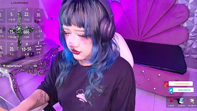 toky doll online show from November 19, 2025, 8:53 pm