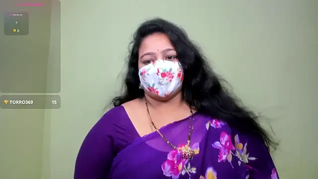 neelu-hoty online show from May 31, 2026, 6:09 pm