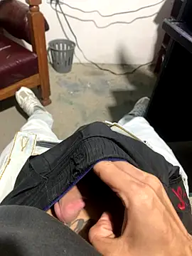 Snapshot of 27powercm chatting on October 14, 2025, 11:38 pm 27powercm online show from October 14, 2025, 11:38 pm