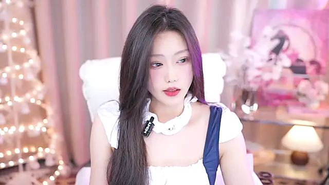 YINGTao-168 online show from February 24, 2025, 4:49 am