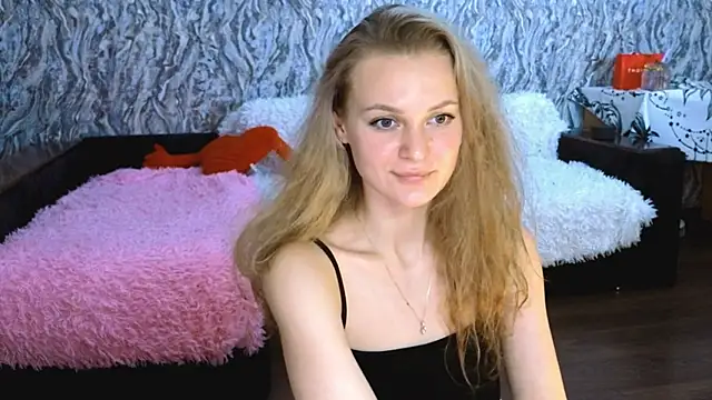 Elfanna online show from October 13, 2025, 1:44 pm