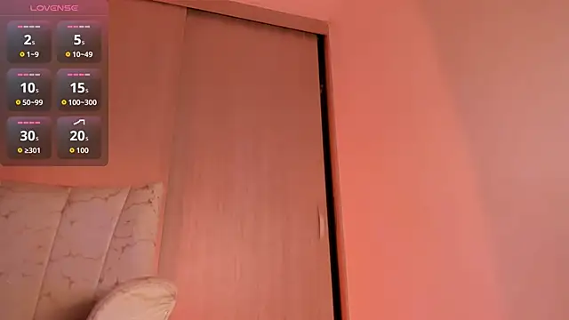 CoralineKam1 online show from November 6, 2025, 8:10 pm