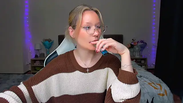 Snapshot of DearLia chatting on September 20, 2025, 7:59 pm DearLia online show from September 20, 2025, 7:59 pm
