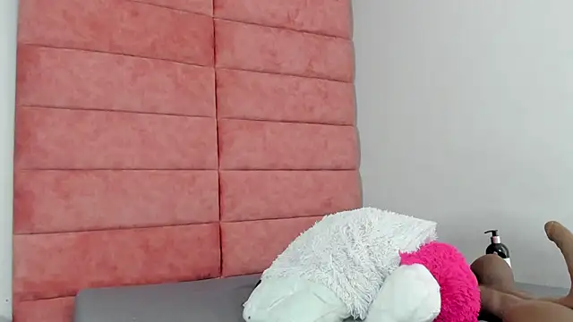 Hanna lens online show from November 2, 2025, 8:33 pm