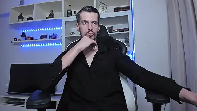 ToddClaytonn online show from October 14, 2025, 10:43 pm