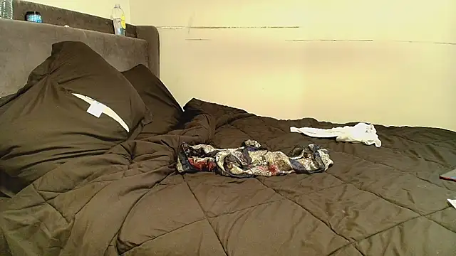 Naomiruty online show from October 21, 2025, 2:01 am