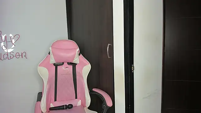 Snapshot of emily_huddson_ chatting on December 16, 2024, 8:58 pm emily huddson online show from December 16, 2024, 8:58 pm