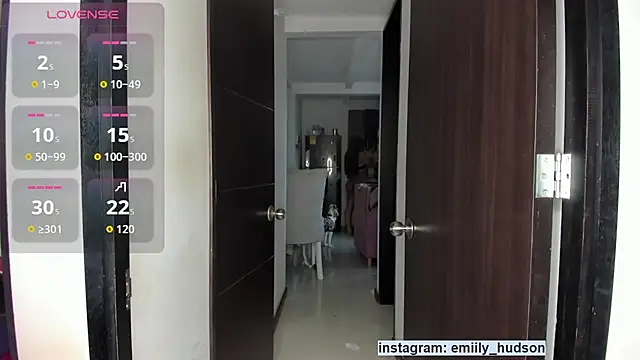 Snapshot of emily_huddson_ chatting on October 11, 2025, 8:51 pm emily huddson online show from October 11, 2025, 8:51 pm