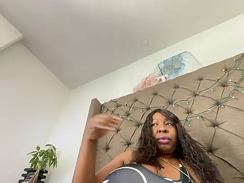 XXXLollipopsJuicy online show from April 29, 2026, 7:31 pm