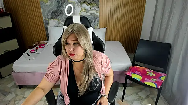 Danna topless online show from January 18, 2025, 12:04 pm