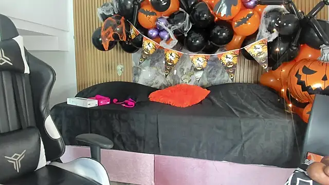 Danna topless online show from October 22, 2025, 12:05 pm