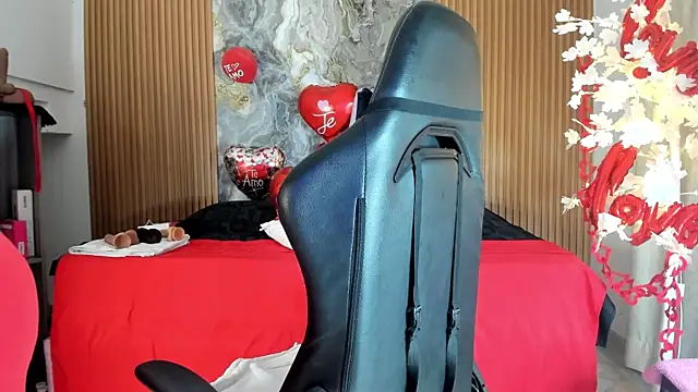 Danna topless online show from February 25, 2026, 12:04 pm