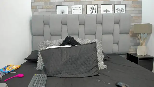 KariinaTaylor online show from October 27, 2025, 6:34 pm