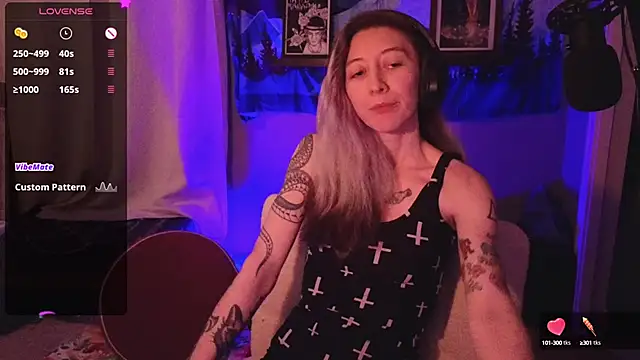 Snapshot of lovelylucyy chatting on December 2, 2024, 1:03 am lovelylucyy online show from December 2, 2024, 1:03 am