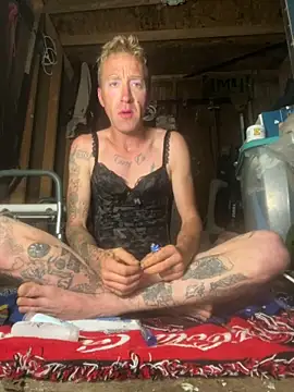 Snapshot of bentoverblonde chatting on September 29, 2025, 12:10 pm bentoverblonde online show from September 29, 2025, 12:10 pm