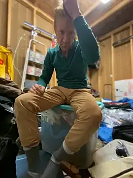 Snapshot of bentoverblonde chatting on October 24, 2025, 4:25 pm bentoverblonde online show from October 24, 2025, 4:25 pm