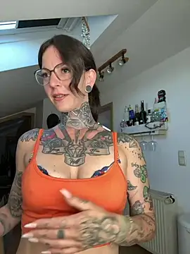 BrownieyQueen online show from June 19, 2026, 6:23 pm