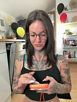 BrownieyQueen online show from June 23, 2026, 5:49 am