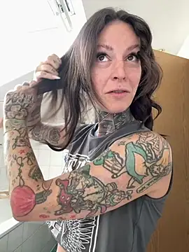 BrownieyQueen online show from July 12, 2026, 8:16 am