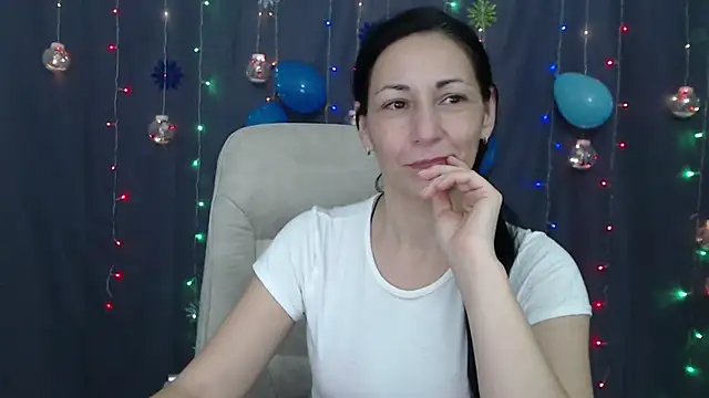 Snapshot of LiluGrants chatting on January 10, 2025, 4:44 am LiluGrants online show from January 10, 2025, 4:44 am