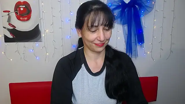 Snapshot of LiluGrants chatting on July 10, 2026, 6:21 pm LiluGrants online show from July 10, 2026, 6:21 pm