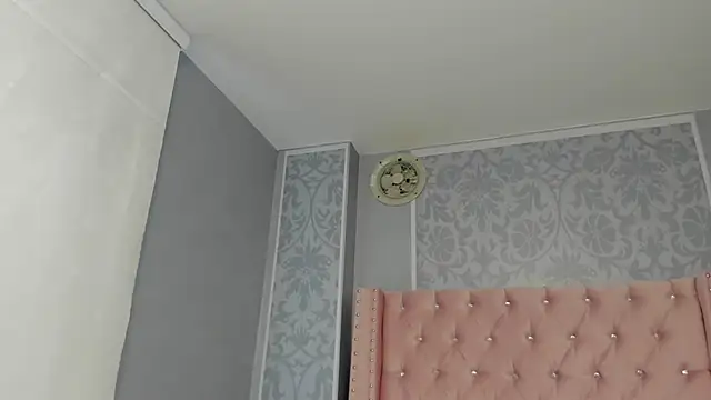 MaddyCute4u online show from March 14, 2025, 3:03 pm