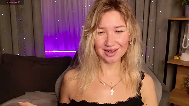 MilaBott online show from October 9, 2025, 8:18 pm