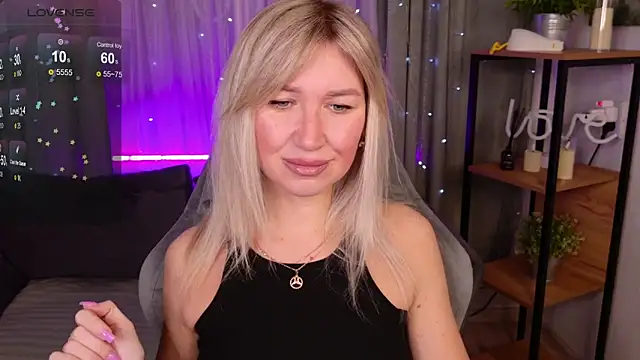 MilaBott online show from November 15, 2025, 8:05 pm