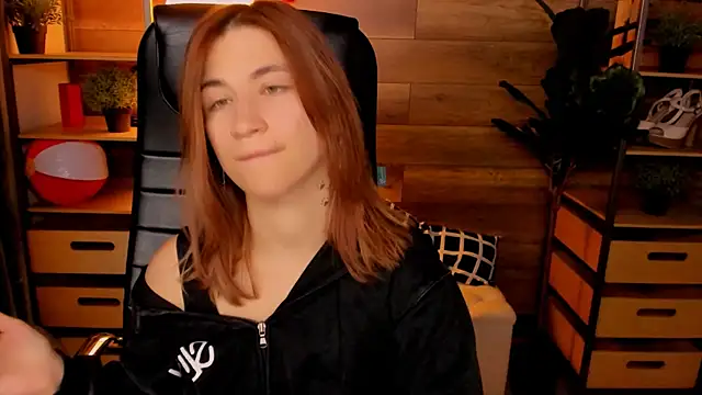 Moon13152 online show from October 1, 2025, 8:37 pm