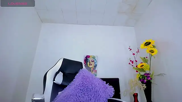 Snapshot of samantha_official_ chatting on December 7, 2024, 1:47 am samantha official online show from December 7, 2024, 1:47 am