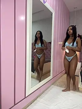 GabrielaLugo online show from December 19, 2025, 12:01 pm