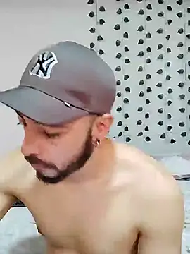 hotlatin92 online show from December 18, 2024, 1:02 pm