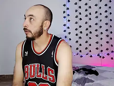 hotlatin92 online show from December 24, 2024, 2:10 am